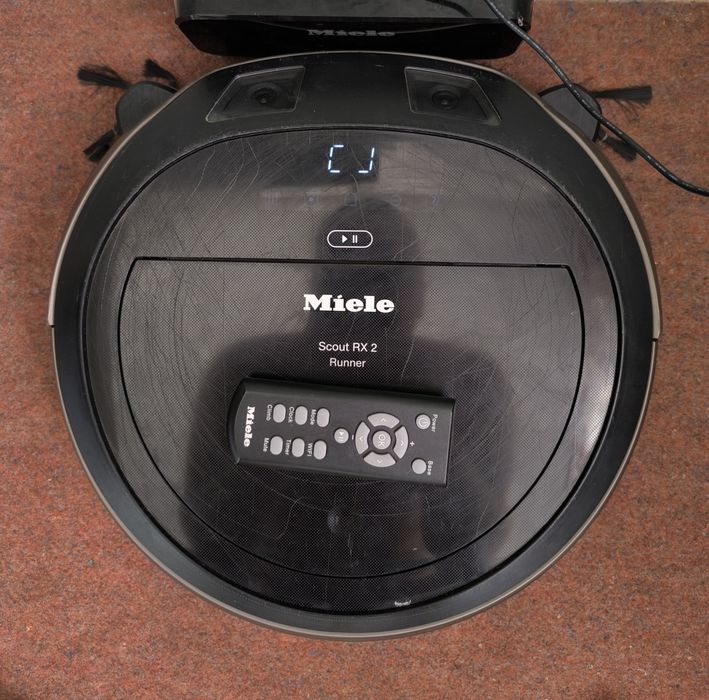 Робот пилосос Miele scout RX 2 бу