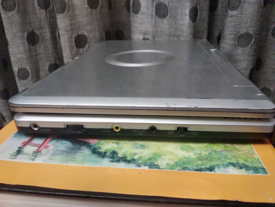 Портативный DVD плеер