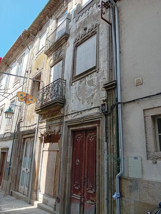 Predio no centro historico de Ponte de Lima