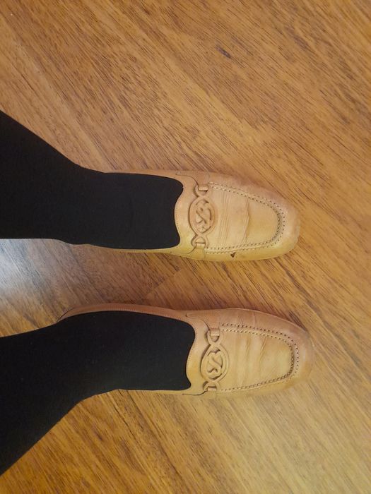Mocassim amarelo