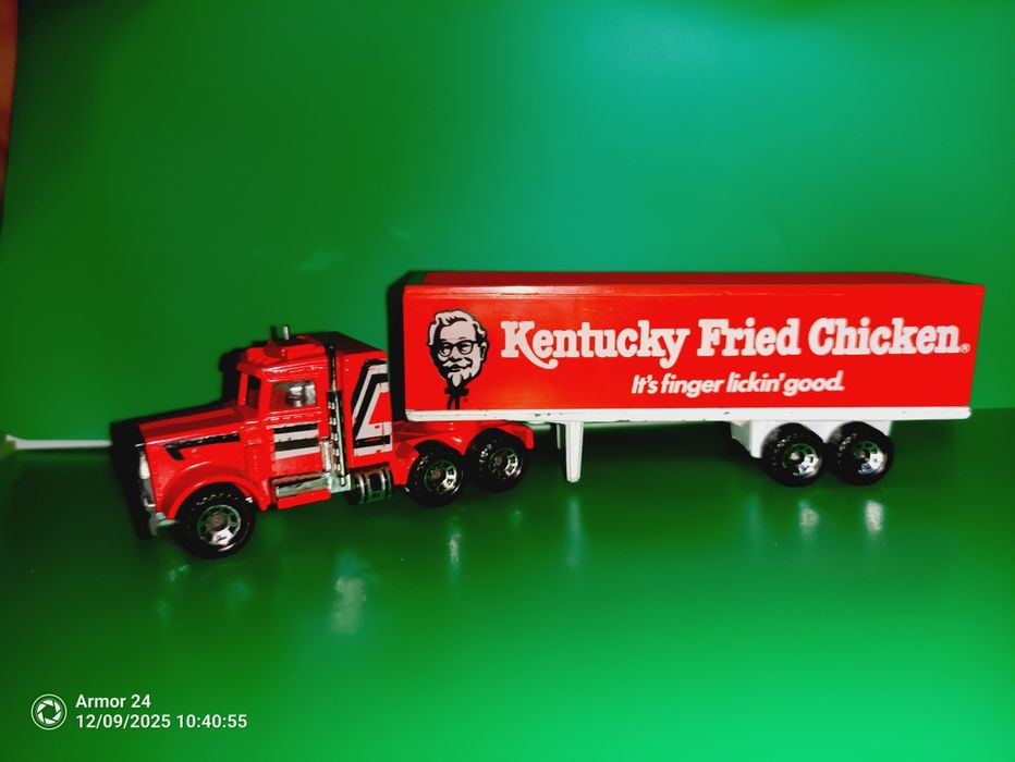 Machtbox KFC 1981 Peterbilt