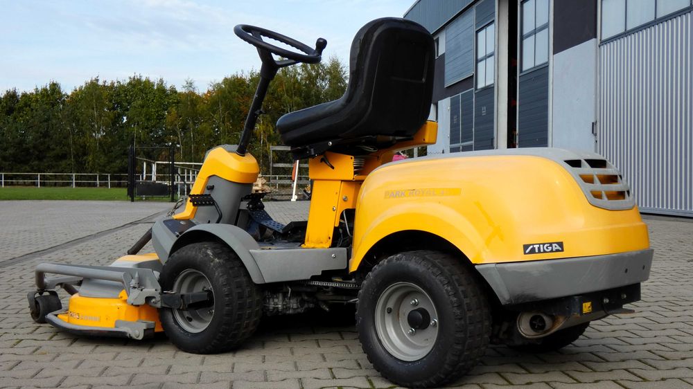 Traktorek kosiarka Stiga Park Royal 4WD HONDA 2 Cylindry (200110.6) - Baras