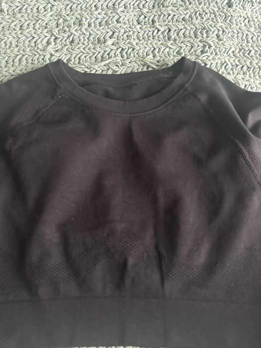 Czarny sportowy croptop dlugi rekaw w bardzo dobrym stanie