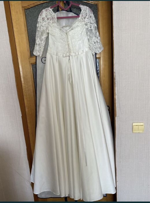 Весільна сукня, колір айворі