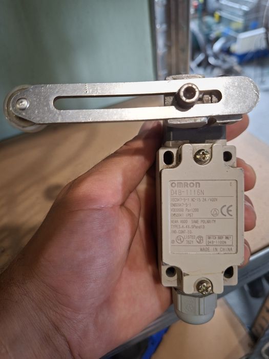 D4B-4116N OMRON Przełącznik Blokady