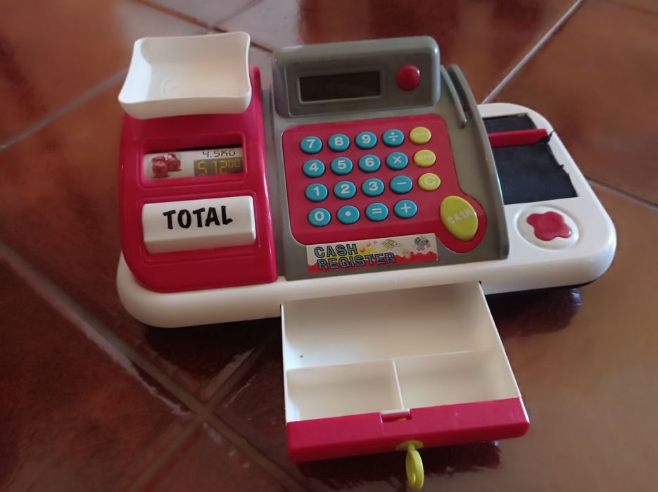 Caixa registadora- notas e moedas- carrinho de compras- entre outros