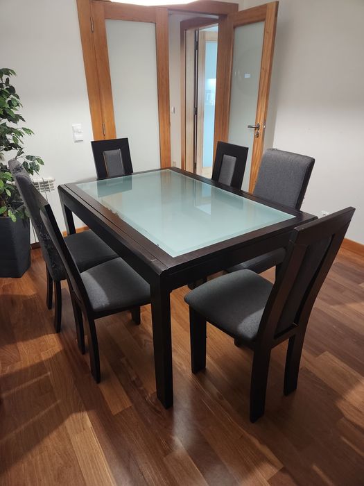 Mesa de jantar extensível com 4 cadeiras