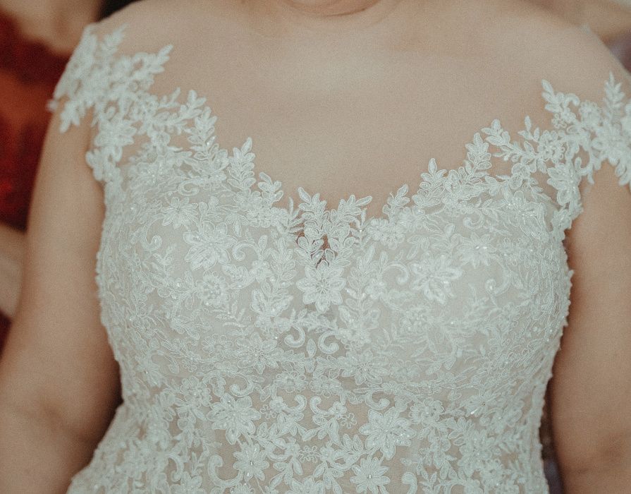 Suknia ślubna regulowana