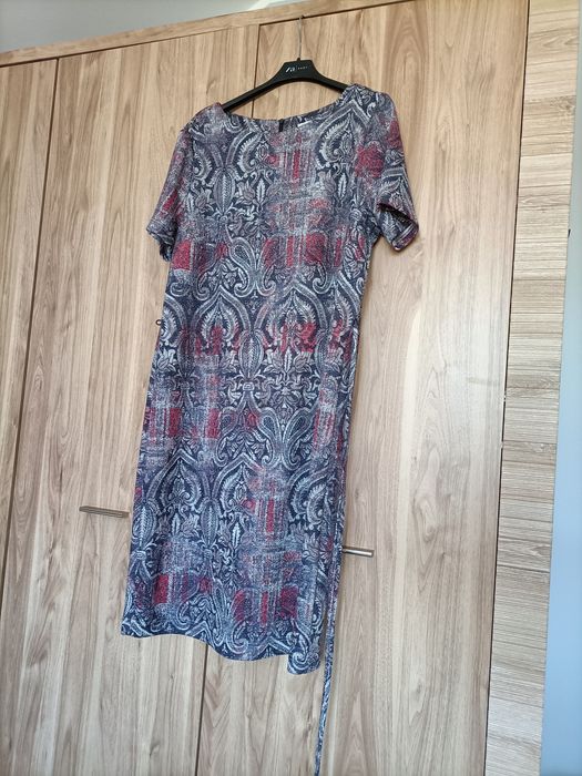 Szara sukienka we wzór 44 XXL Quiosque