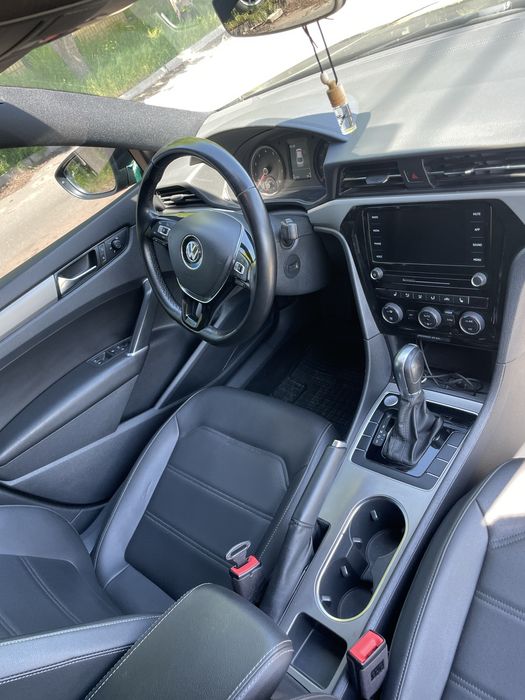 VW passat 2020року