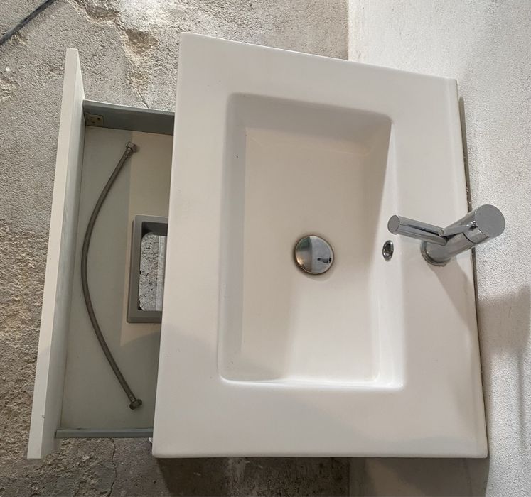 Vende-se , Armario casa de banho