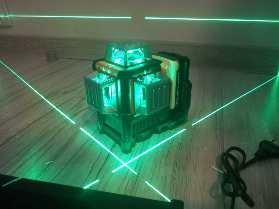 Poziomica laserowa 12 linii, 3D. 360° zielony laser samopoziomujący