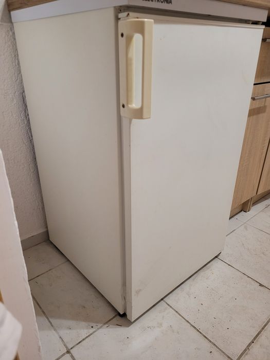 Sprzedam lodówkę podblatową