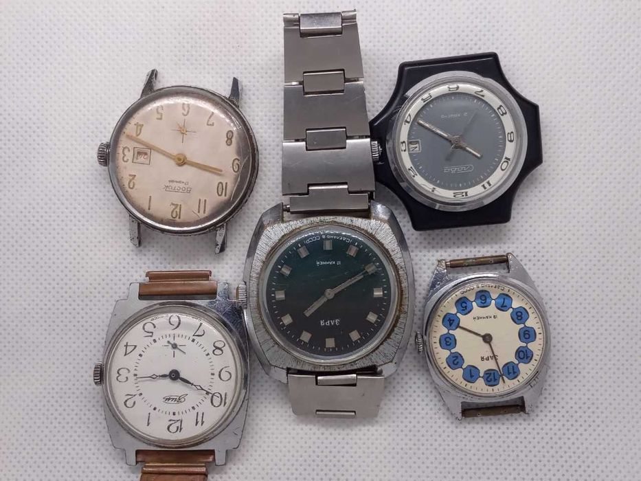 Часы из ссср заря 17 и 19  камней,  зим, слава пластик, восток на ходу