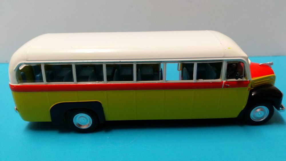 Ford Thames ET7 Bus LaValetta-Malta: Miniatura Hachette/IXO esc 1/43