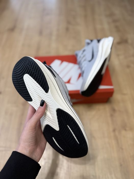 Кросівки чоловічі Nike zoom світло-сірі текстильні весна літо