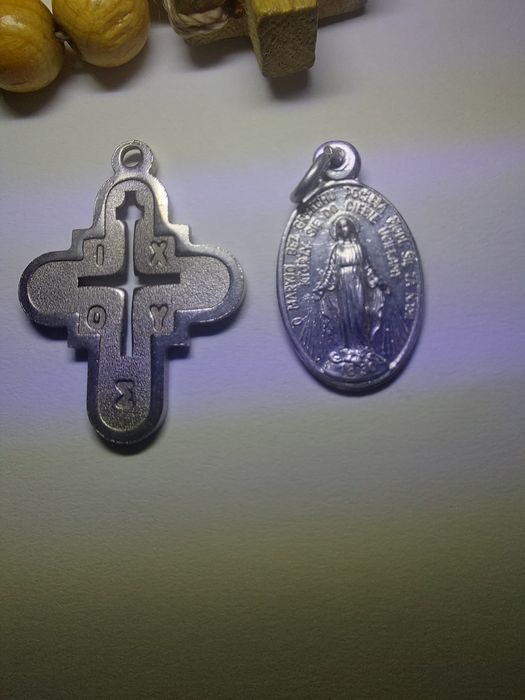 Dewocjonalia - 3xkrzyżyk, medalik i różaniec