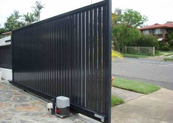 PORTÃO FABRICADO EM TUBO METÁLICO E/OU CHAPA GALVANIZADA - SOB MEDIDA