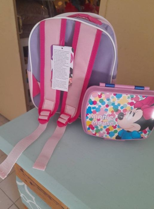 Mochila e sanduícheira nova da minnie.