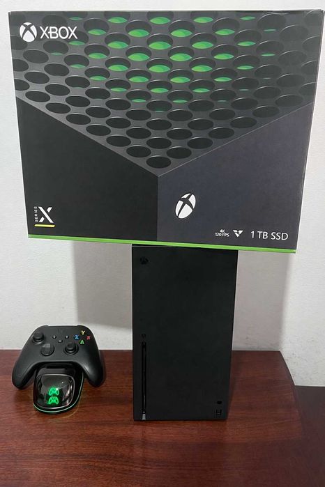 Xbox Series X + comando com caixa