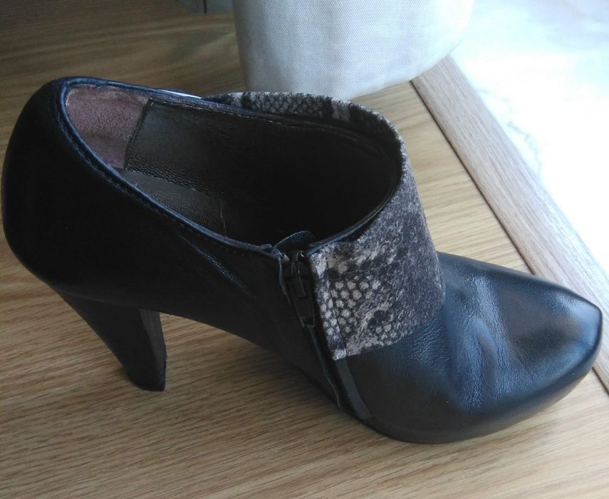 Bota / Botin preta/snake nº39