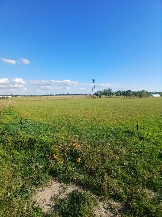 Działki budowlane w spokojnej okolicy – blisko miasta