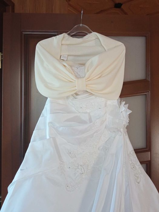 Suknia ślubna biała  r. 38/40 + etola + bolerko