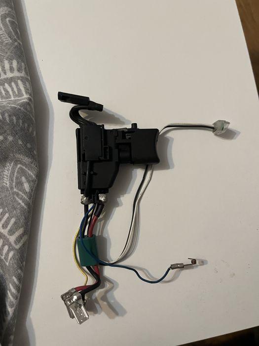 Makita włącznik do wkrętarki DF482D 632F27-4