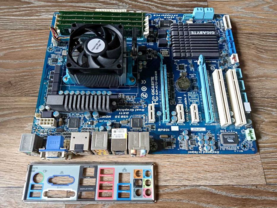комплект FM1+ Gigabyte GA-A75-UD4H +A8-3870 4x4 HD6550 VGA DVI HDMI DP
