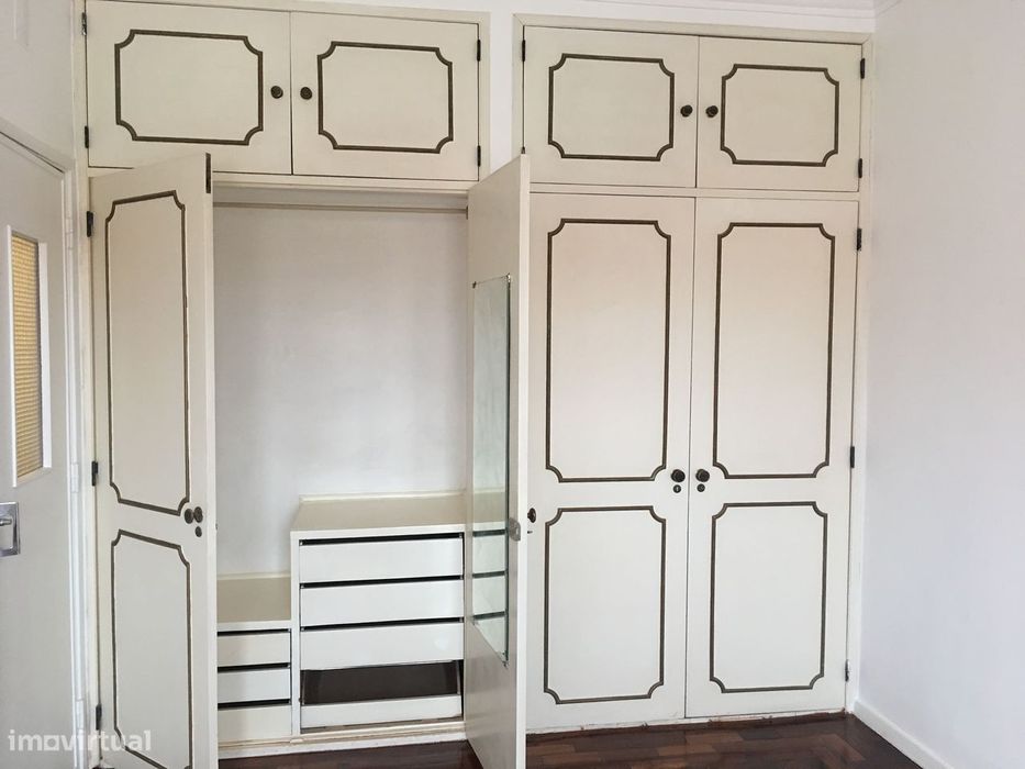 T3+1 com renovação recente e completamente equipado e mobilado