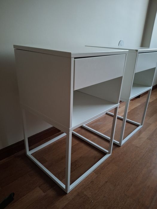 2 mesas de cabeceira vikhammer ikea cor branca