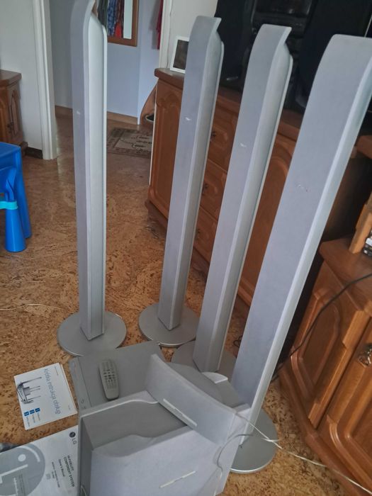 Zestaw kina domowego DVD
HTS3610/12 PHILIPS