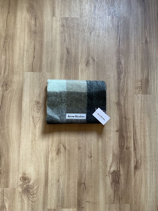 cachecol acne studios