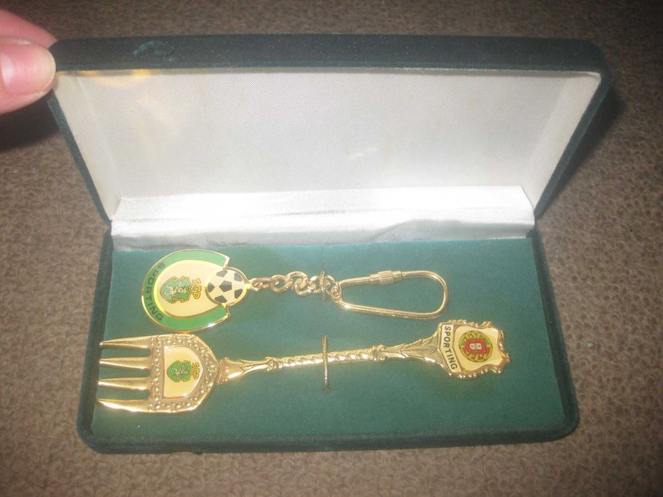 Caixa em Veludo com Itens de Colecionismo do Sporting/Modelo 2