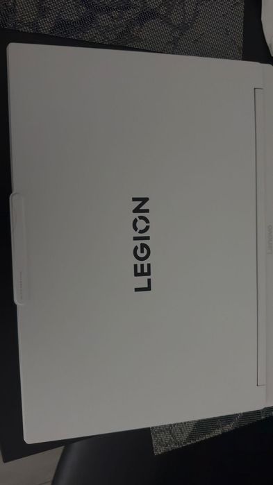 Portátil Gaming Legion 7 16IAX10 OLED 16''RTX 5060