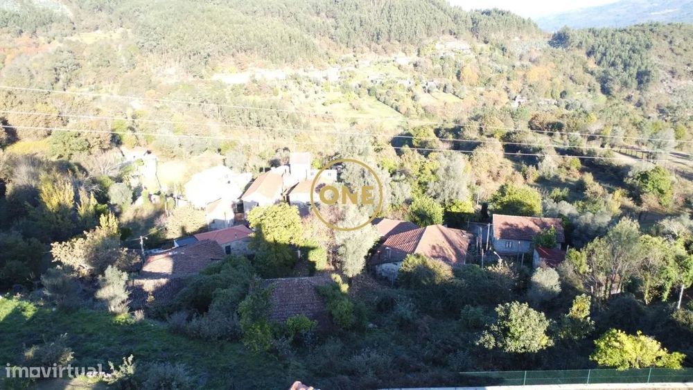Ruina para reconstrução em Passô, Vila Verde