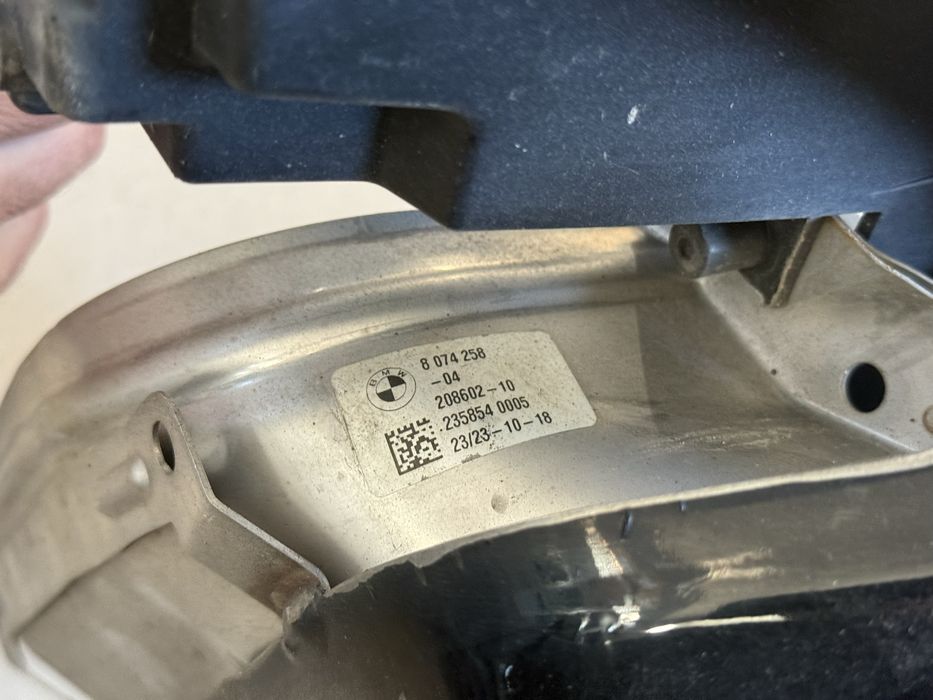 Насадка вихлопа права М G05