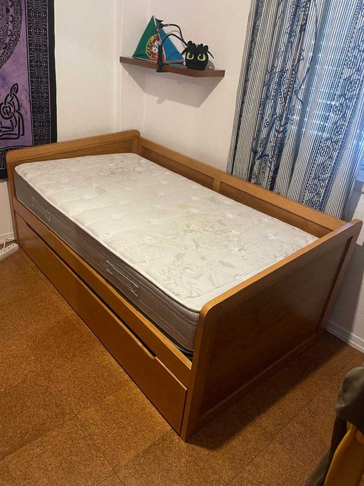 Cama de solteiro em muito bom estado
