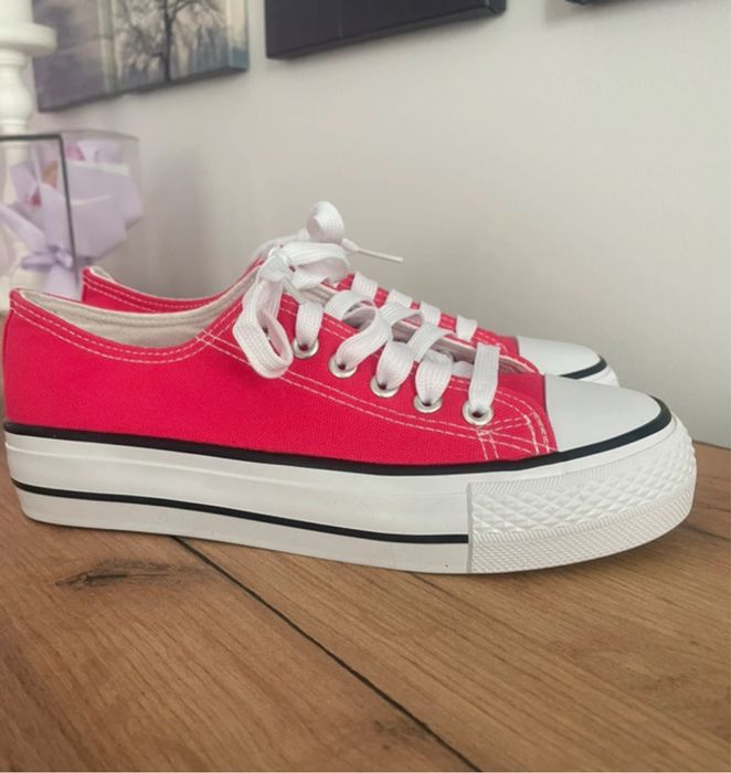 Nowe trampki 38 sliczny kolor