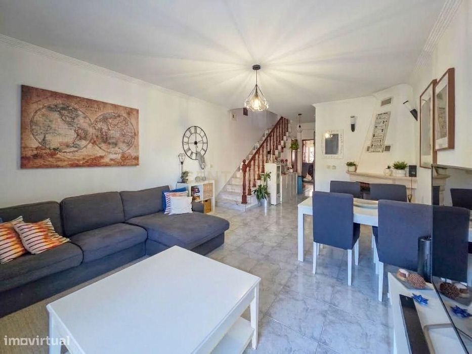 Moradia geminada 4 assoalhadas com garagem e churrasqueira – Excelente