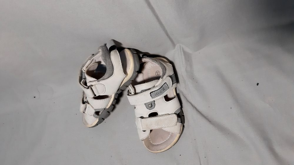 2 pares de sandalias criança