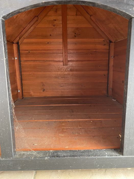 Casota de madeira (Bom estado)