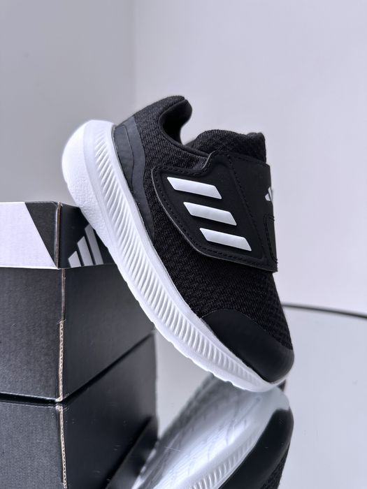 Легчайшие кроссовки на липучках Adidas RUNFALCON 23р
