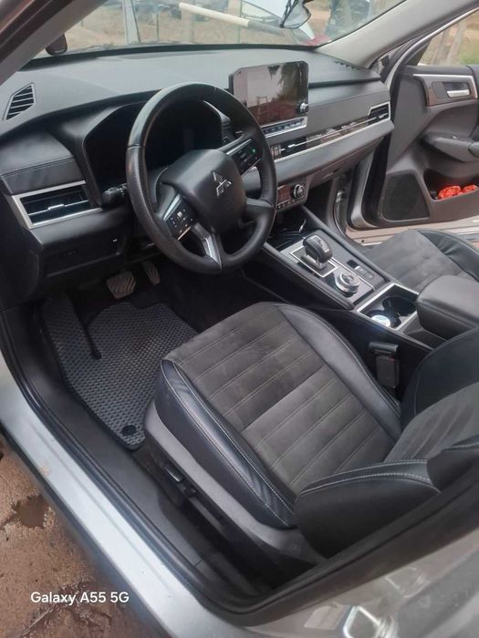 Продам машину Mitsubishi Outlander 2023 — SE,