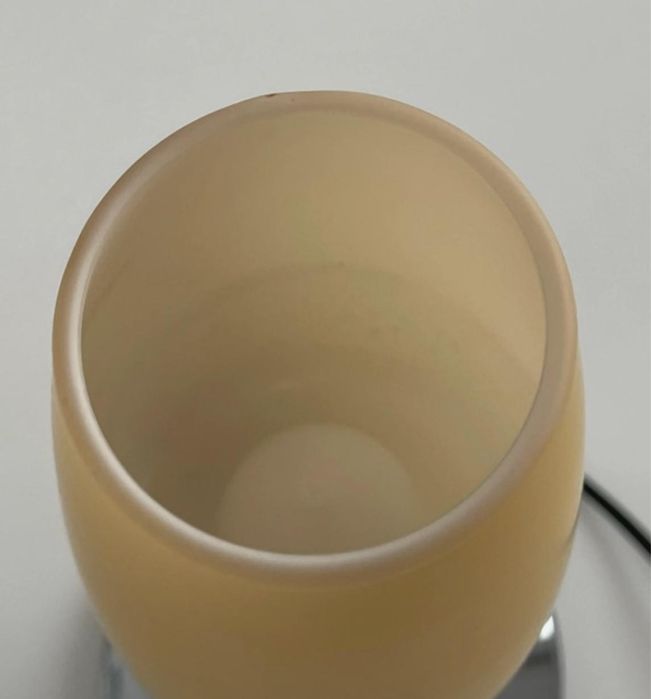 Candeeiro de mesa de metal e vidro amarelo