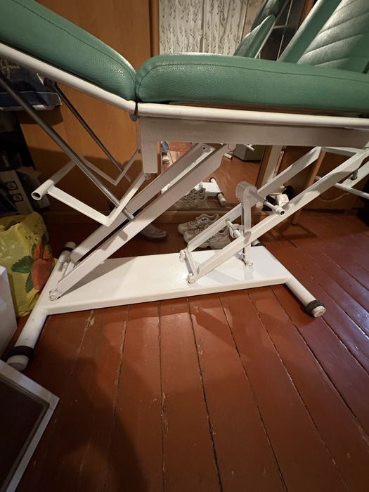 Кушетка косметологическая / медицинская регулируемая