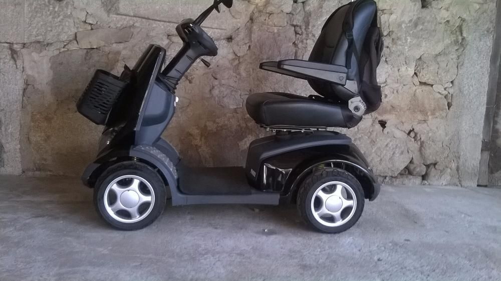 Mota de 4 rodas para idoso