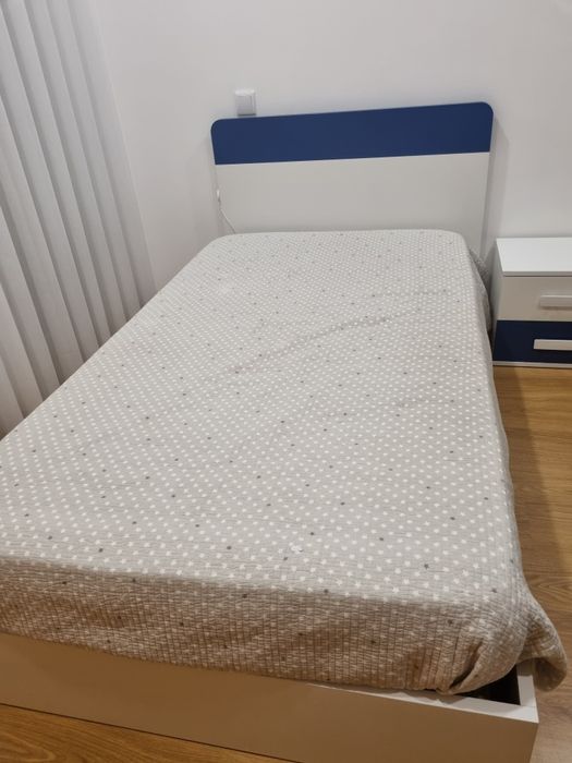 Cama estrado elevatório.