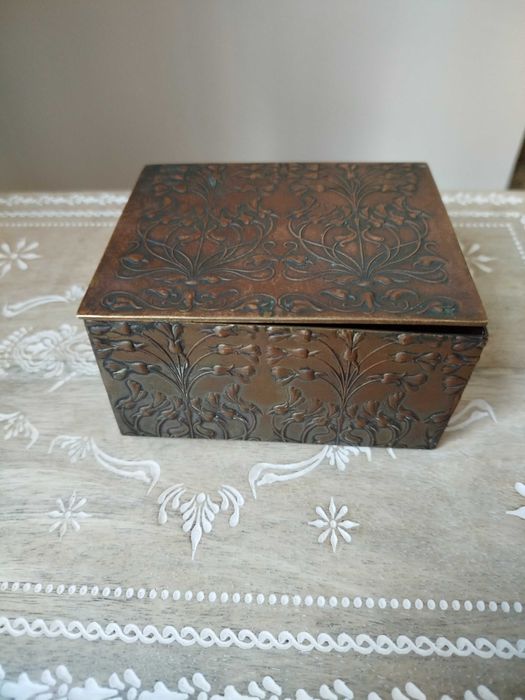 Antiga Caixa Guarda Jóias em metal