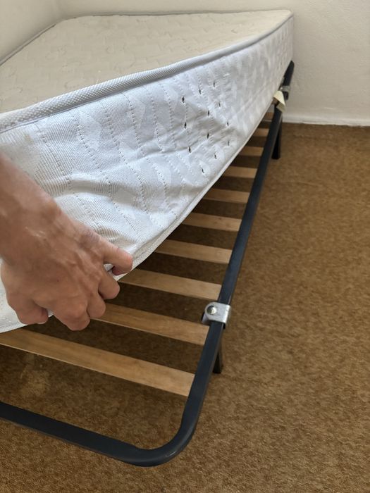 Cama com colchão - corpo e meio